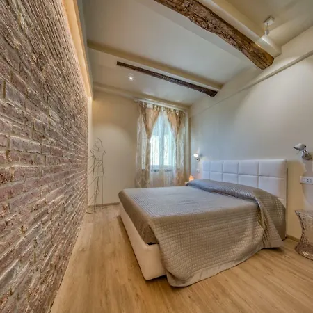 L'indipendenza, La Casa Dei Viaggiatori Privat bolig