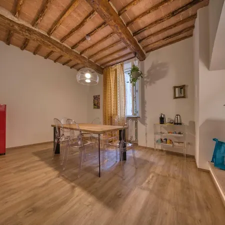 L'indipendenza, La Casa Dei Viaggiatori